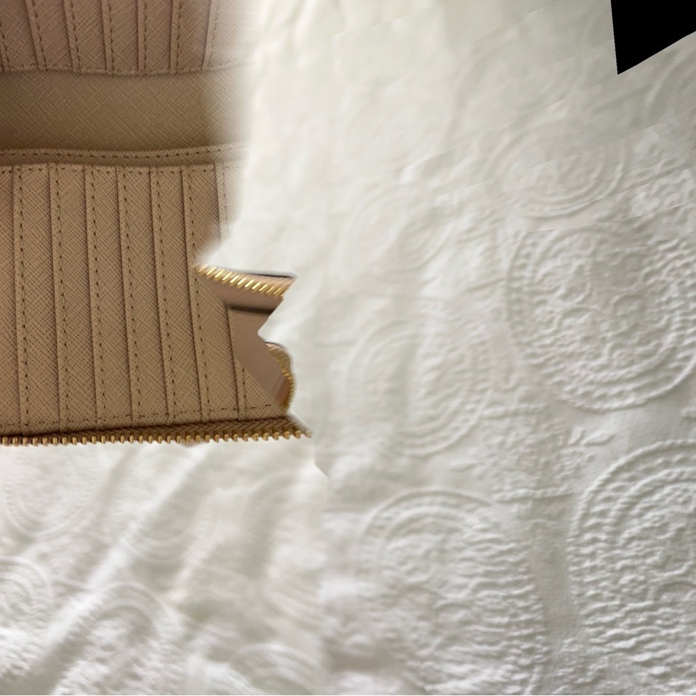 Michael Kors: NEW Women zip around wristlet, phone holder, cards and ID slots. - Picture 10 of 11